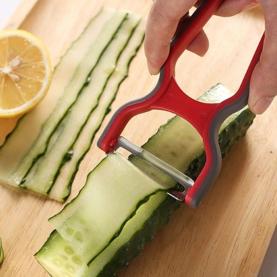 eplucheur-fruits-legumes-concombre-rouge