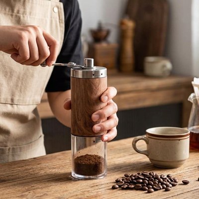 Moulin à café manuel portable pour une extraction de café fraîche et aromatique