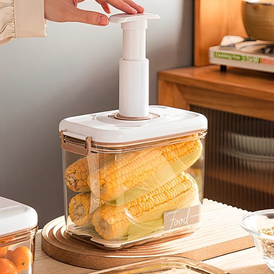 Boite de conservation alimentaire avec pompe sous vide pour extraire l'air
