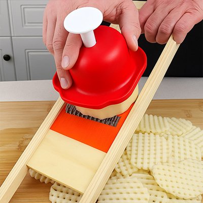 Coupe frites  rouge decoupe des pommes de terres