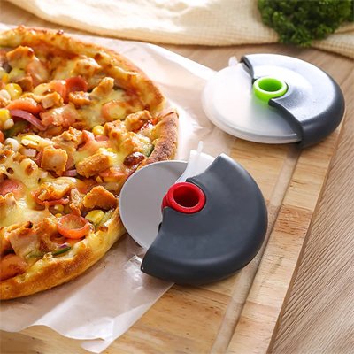 Couteau à pizza adapté aux pizzas fines comme épaisses
