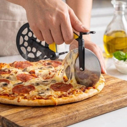 Couteau à pizza avec système de roulette