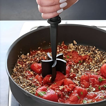 Hachoir a viande dans un poele