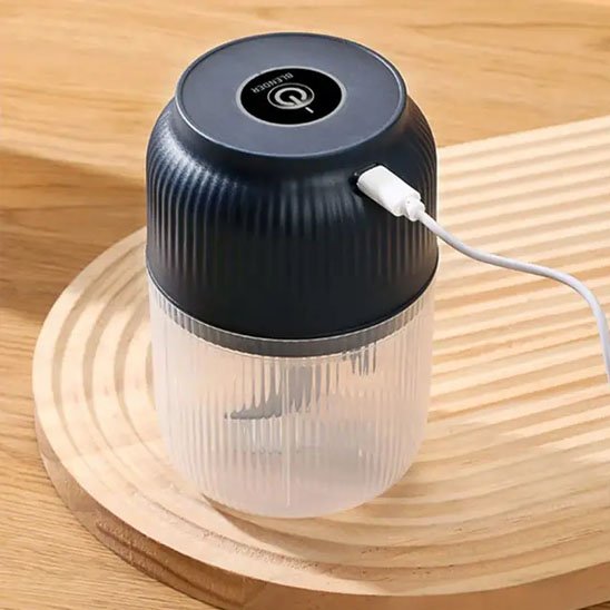 Hachoir electrique compact sur un plan de travail
