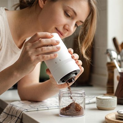 Moulin a cafe​ blanc électrique de qualité