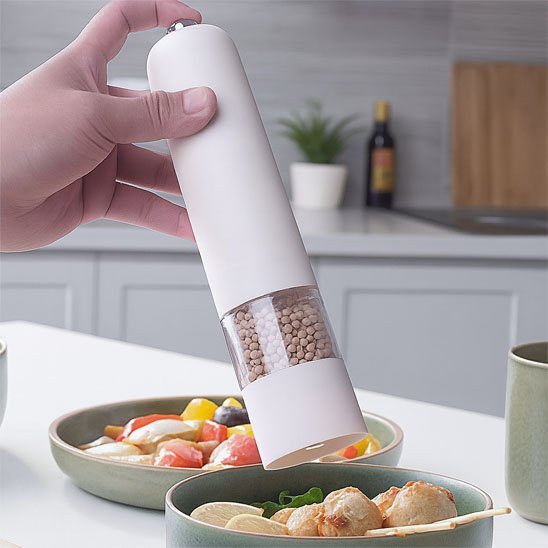 Moulin à poivre électrique​ accessoire polyvalent pour toutes vos épices