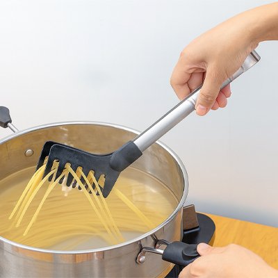 Pince de cuisine pratique avec prise sécurisée