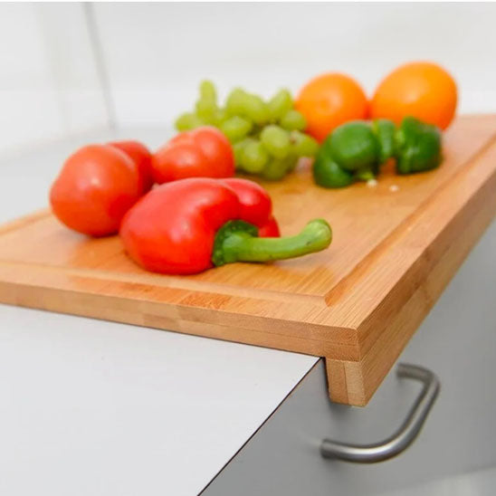 planche a decouper bois avec legumes