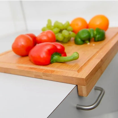 planche a decouper bois avec legumes