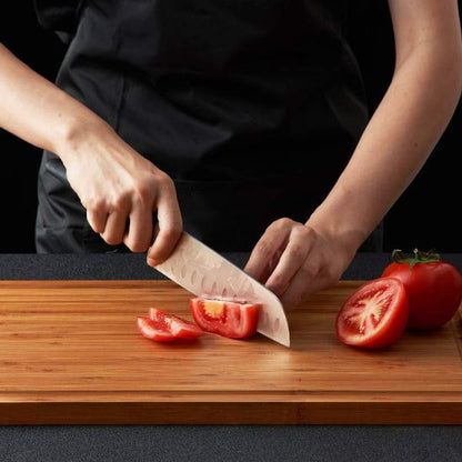 planche-a-decouper-en-bois-avec-poigneeinterieur-en-bois