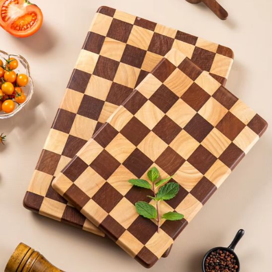 planche-a-decouper-en-bois-de-chene-mofif-damier