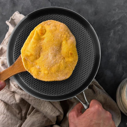 poele-a-crepe-induction-nid-abeille-pour-dorer-uniformement