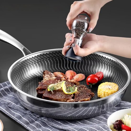 poele-inox-tri-ply-chaleur-rapide-et-stable