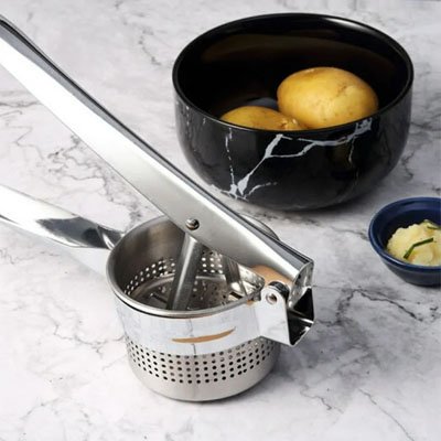 presse-pure-manuel_en_inox_sur_un_plan_de_travail