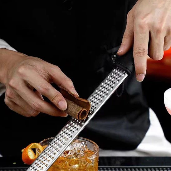 Râpe à fromage en utilisation polyvalent