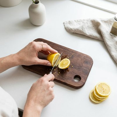 Surface de coupe en noyer naturel résistante aux couteaux